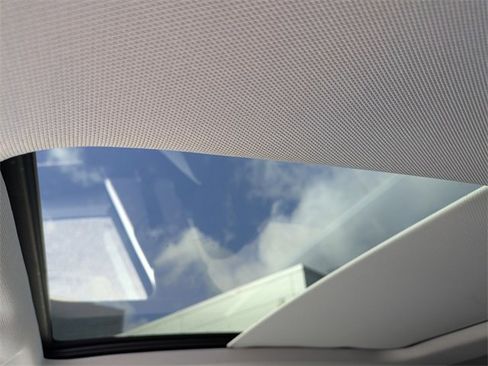 Used 2019 Audi e-tron Premium Plus image 16