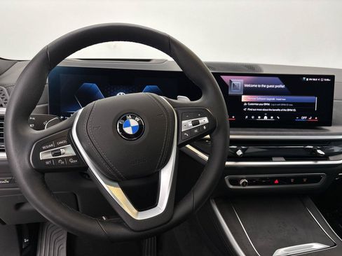 Used 2025 BMW X5 xDrive40i w/ Parking Assistance Package AWD/4WD image 22