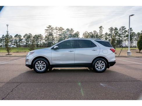 Used 2018 Chevrolet Equinox LT w/ Sun & Infotainment Package image 10