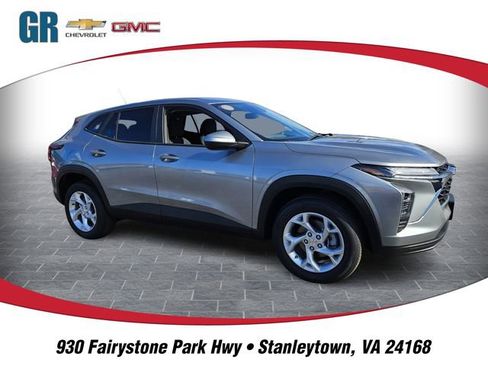 New 2026 Chevrolet Trax LS w/ LS Convenience Package FWD image 1
