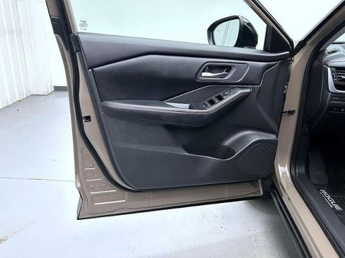 Certified 2025 Nissan Rogue SV AWD/4WD image 9