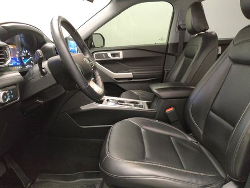 Used 2021 Ford Explorer XLT w/ Equipment Group 202A RWD image 17