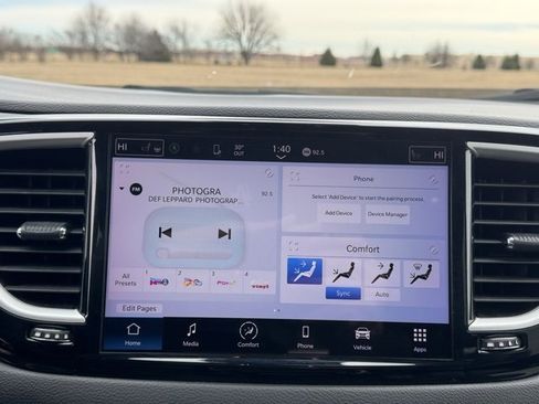 Certified 2023 Chrysler Pacifica Touring-L image 17