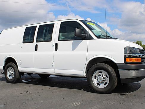 Used 2024 Chevrolet Express 2500 w/ Driver Convenience Package image 4