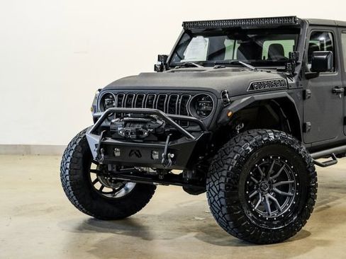 Used 2025 Jeep Gladiator Rubicon w/ Safety Group AWD/4WD image 22