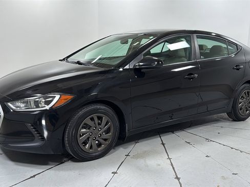Used 2017 Hyundai Elantra SE w/ Cargo Package image 1