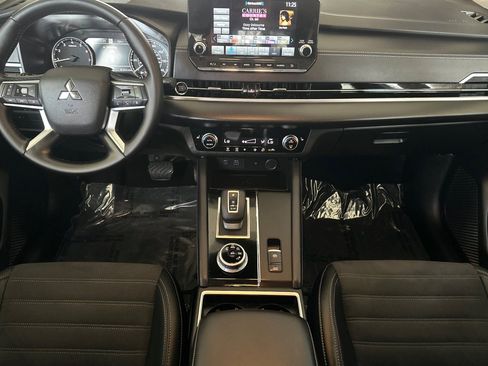 Used 2024 Mitsubishi Outlander SE image 12