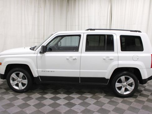 Used 2014 Jeep Patriot Latitude w/ Sun/Sound Group FWD image 27