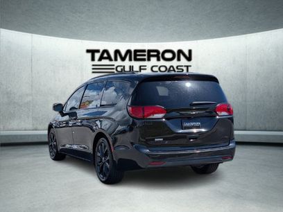 Used 2019 Chrysler Pacifica Limited w/ Advanced Safetytec Group