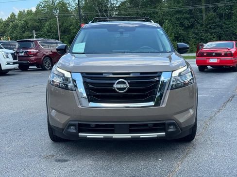 Used 2023 Nissan Pathfinder Platinum AWD/4WD image 8