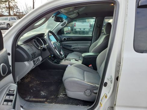 Used 2012 Toyota Tacoma PreRunner image 15