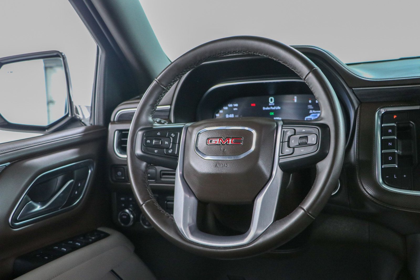 Used 2023 GMC Yukon SLT w/ SLT Premium Package AWD/4WD image 13