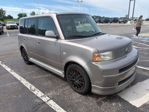 Used 2005 Scion xB FWD image 3