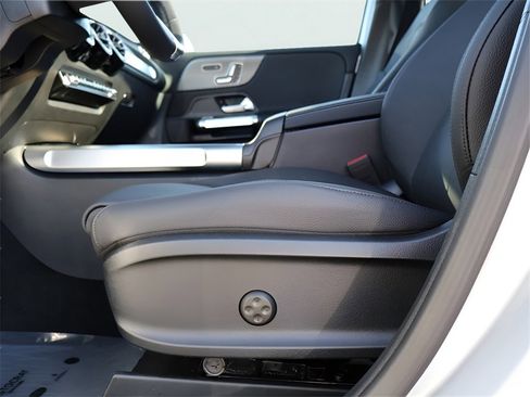 Certified 2025 Mercedes-Benz GLB 250 4MATIC image 37