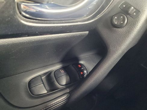 Used 2017 Nissan Rogue S AWD/4WD image 27