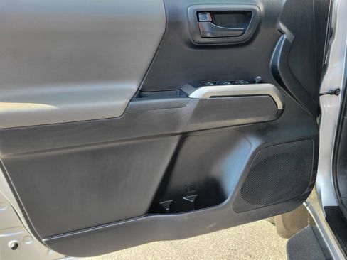 Used 2020 Toyota Tacoma SR5 AWD/4WD image 27