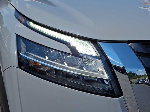 Used 2023 Nissan Pathfinder Platinum AWD/4WD image 9