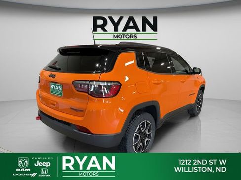 Used 2026 Jeep Compass Trailhawk AWD/4WD image 9