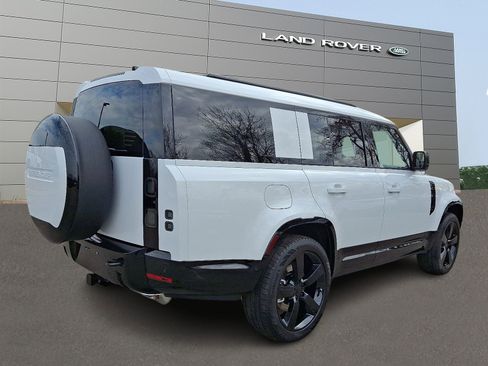 New 2026 Land Rover Defender 130 X-Dynamic SE image 2