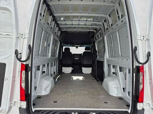 Used 2024 Mercedes-Benz Sprinter 2500 image 14