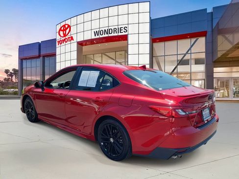 Used 2025 Toyota Camry SE w/ Convenience Package FWD image 5