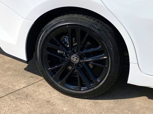 Used 2025 Toyota Camry SE image 8