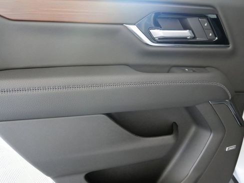 New 2026 GMC Yukon Denali w/ Denali Reserve Package AWD/4WD image 16