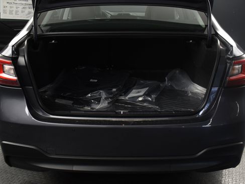 Used 2025 Subaru Legacy Limited image 9