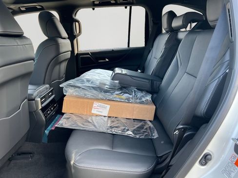 New 2026 Lexus LX 700h Luxury image 11