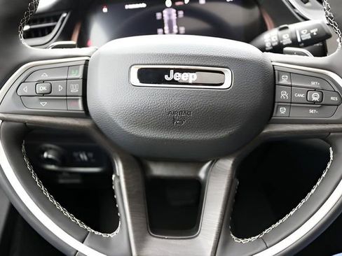 New 2026 Jeep Grand Cherokee Altitude image 20