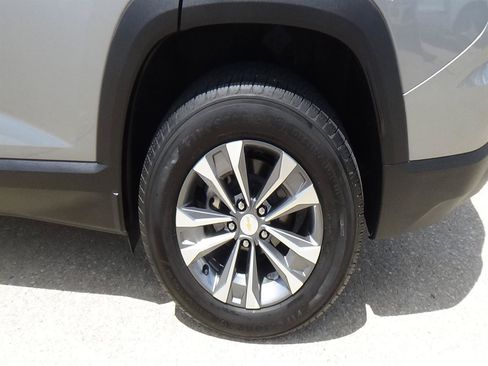 Used 2026 Chevrolet Equinox LT FWD image 9