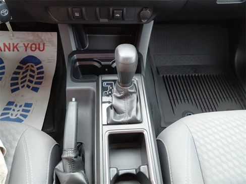 Used 2022 Toyota Tacoma SR image 32