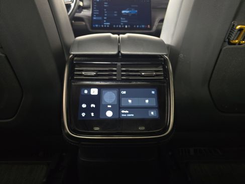 Used 2022 Rivian R1T Launch Edition image 28