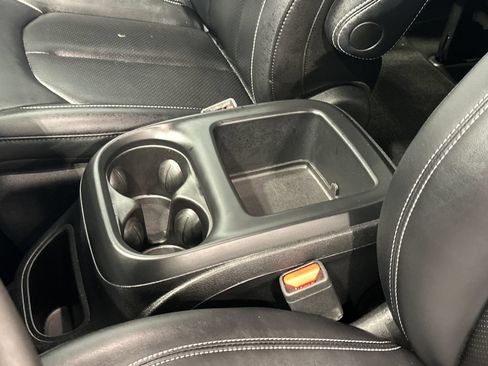 Used 2025 Chrysler Pacifica Select FWD image 22