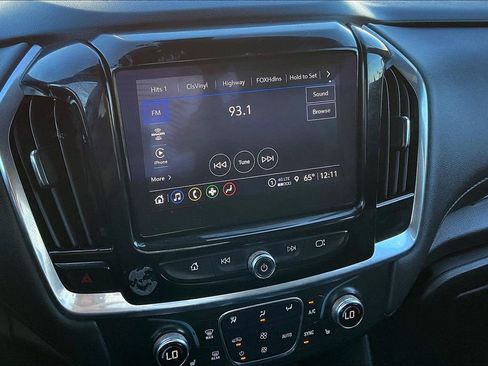 Used 2023 Chevrolet Traverse LT image 10