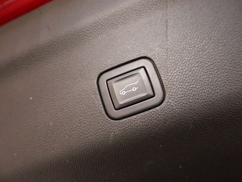 Used 2023 Chevrolet Tahoe Premier AWD/4WD image 32
