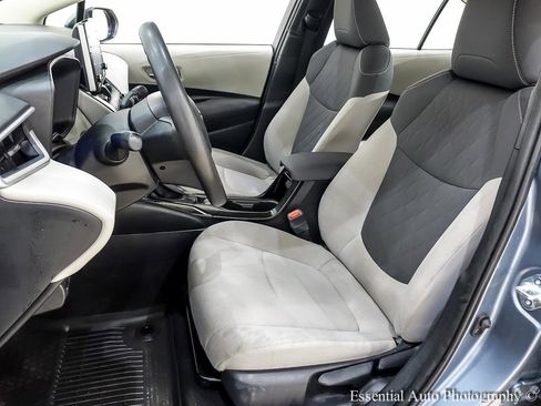 Used 2020 Toyota Corolla LE FWD image 12