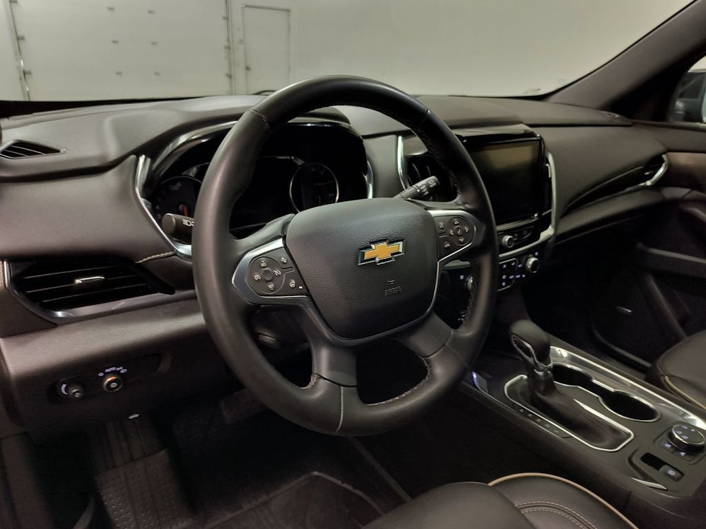 Used 2023 Chevrolet Traverse Premier AWD/4WD image 4
