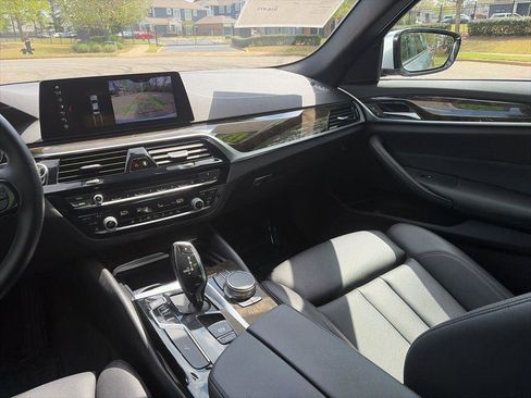 Used 2019 BMW 530i w/ Convenience Package RWD image 18