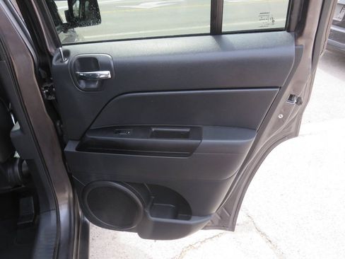 Used 2016 Jeep Patriot High Altitude AWD/4WD image 29
