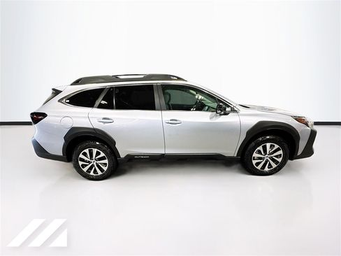 Certified 2025 Subaru Outback Premium image 4