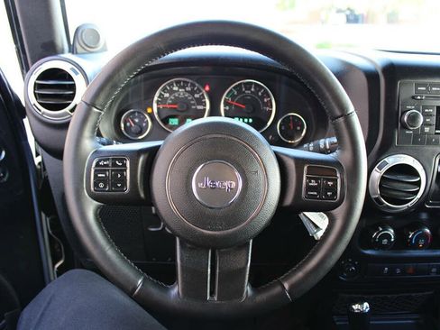 Used 2011 Jeep Wrangler Sahara w/ Connectivity Group AWD/4WD image 37