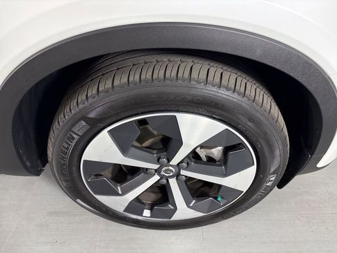 Used 2025 Volvo XC40 B5 Plus image 11
