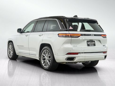 Used 2025 Jeep Grand Cherokee Summit w/ Luxury Tech Group V AWD/4WD image 3