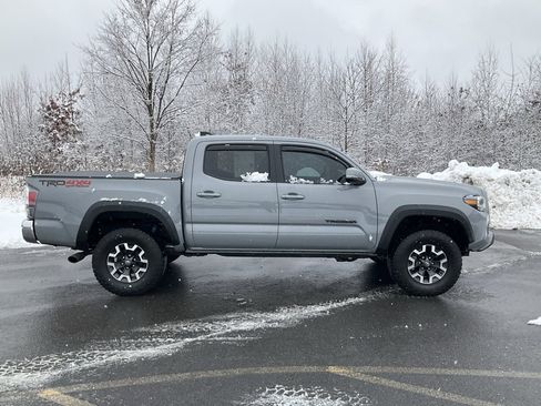 Used 2020 Toyota Tacoma TRD Off-Road image 24