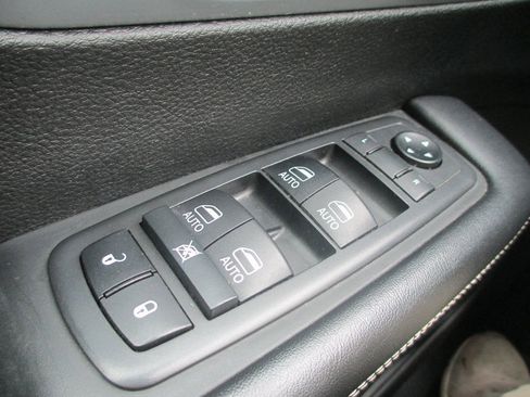 Used 2019 Chrysler Pacifica Touring-L Plus w/ Advanced Safetytec Group image 24