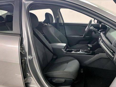 Used 2025 Kia K4 LXS image 29