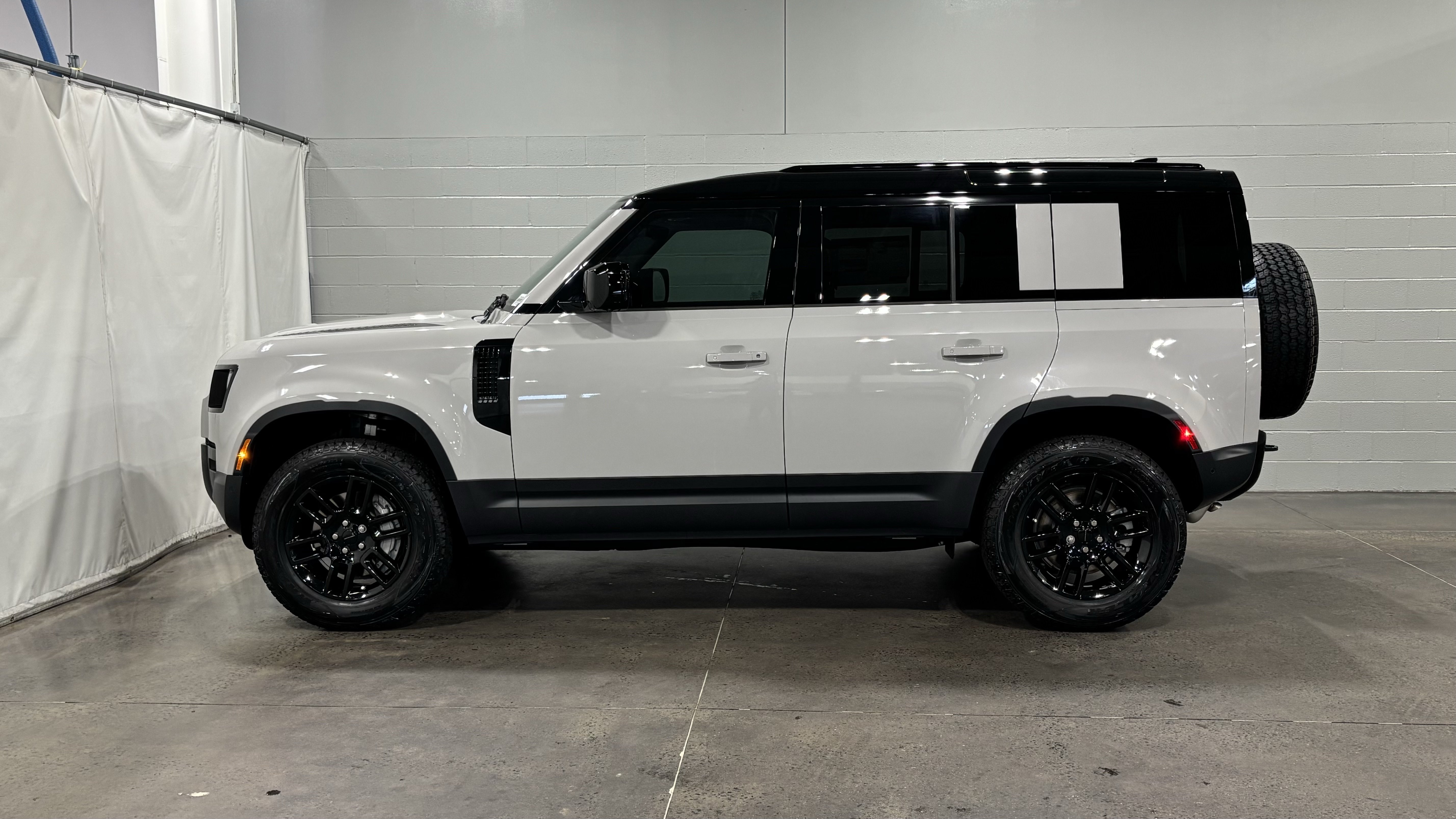 New 2026 Land Rover Defender 110 S AWD/4WD image 7