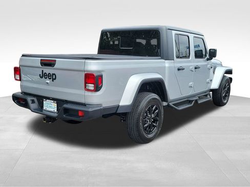 Used 2023 Jeep Gladiator Sport AWD/4WD image 4