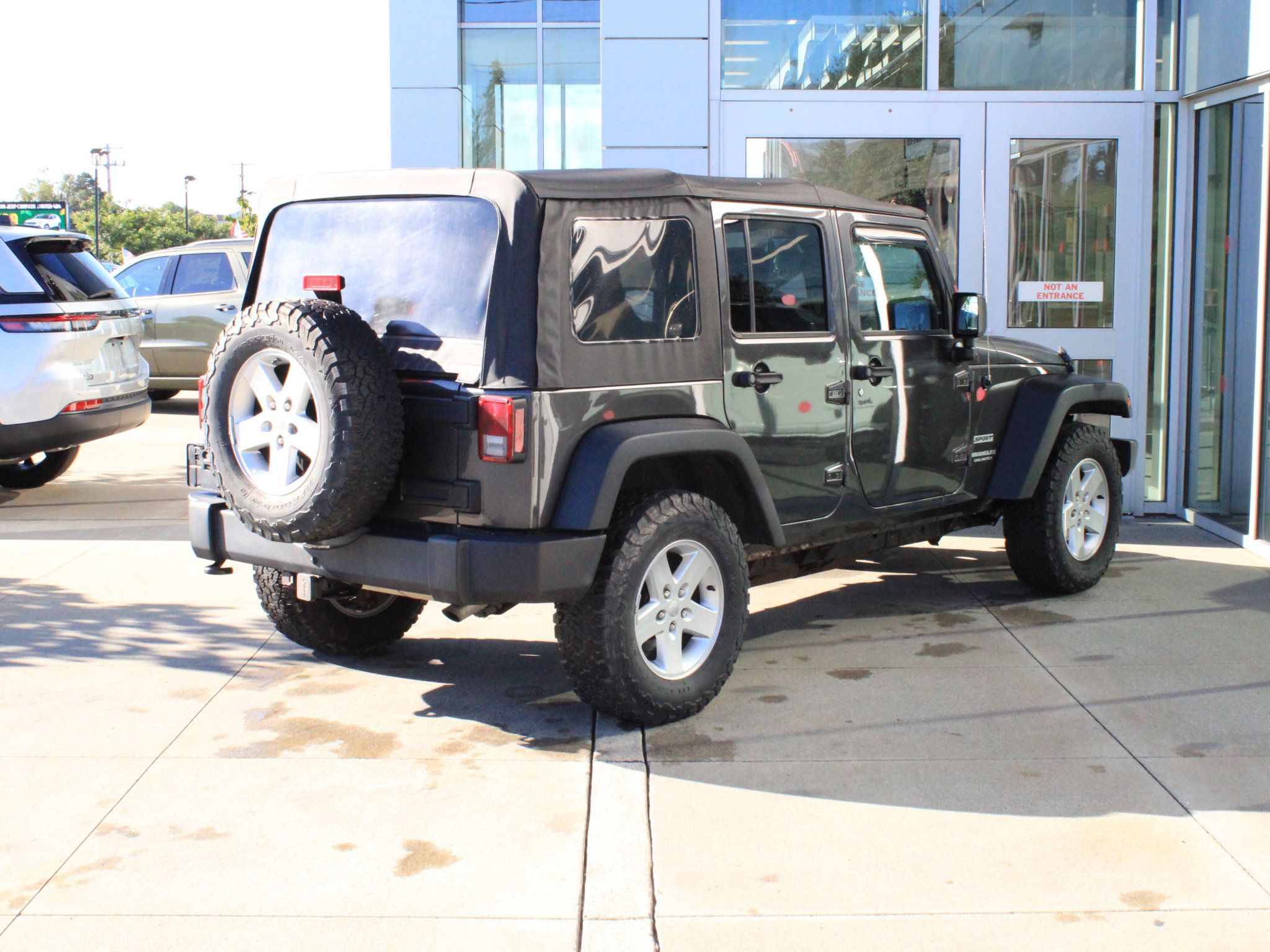 Used 2017 Jeep Wrangler Unlimited Sport w/ Quick Order Package 23S AWD/4WD image 3
